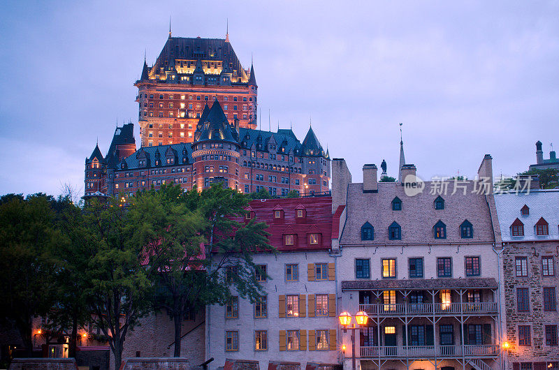 Chateau Frontenac酒店在魁北克市，加拿大晚上